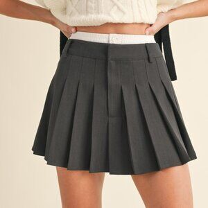 Chic Gray Pleated Skirt